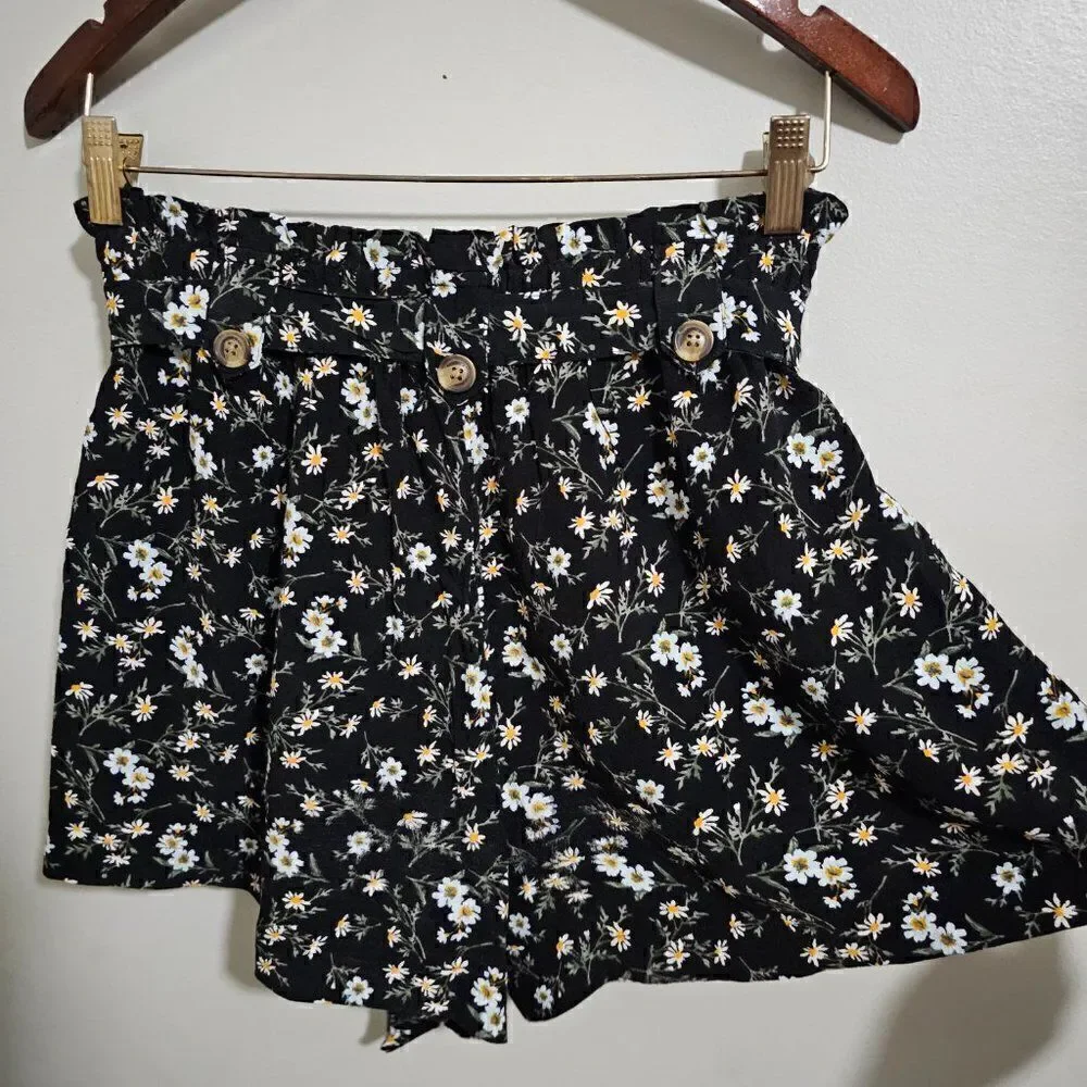 EUC WORN ONCE AMERICAN EAGLE OUTFITTERS FLORAL CULOTTE SHORTS BELTED SIZE M